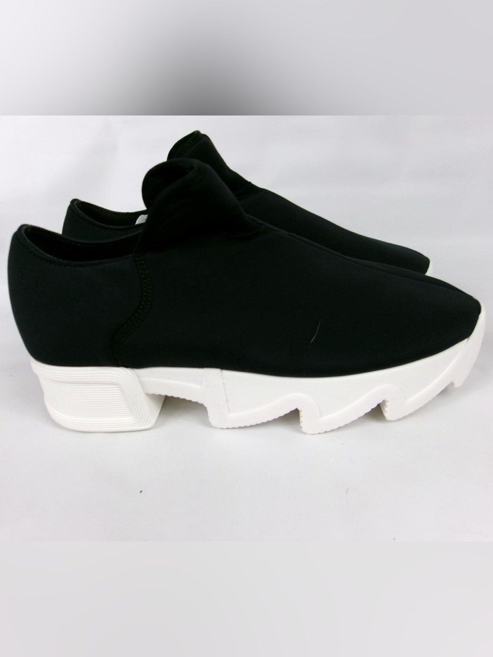 iRi NYC Black White Platform Slip On Athletic Shoes Women's US 10.5 /EU 41